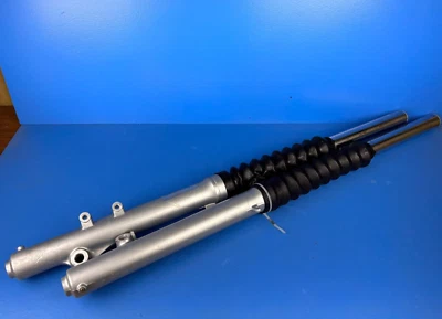 1988 KAWASAKI KDX200 ПЕРЕДНЯЯ ПОДВЕСКА ВИЛКА АМОРТИЗАТОР КОМПЛЕКТ 33032-1138 - Изображение 1 из 4