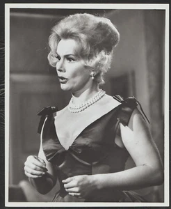 @Col EVA GABOR (80er Jahre) LOOKING ANGRY - Bild 1 von 1