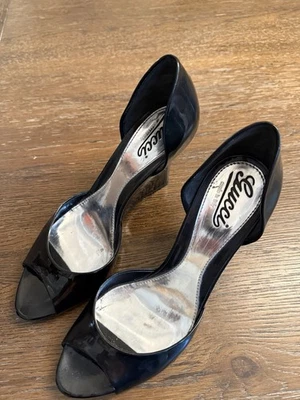 Gucci Black Leather Wedge Heels Size 38.5 US Size 8.5 Beautiful Condition - Image 1 of 4