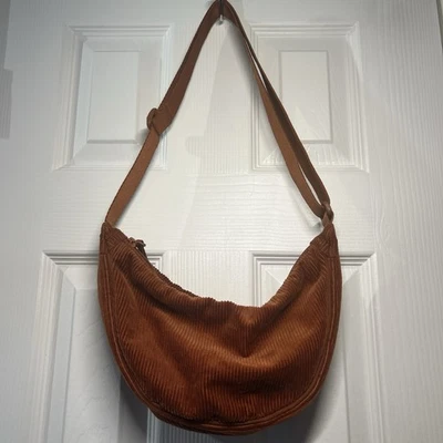 Bolso de Hombro Redondo UNIQLO - Pana Marrón, Correa Ajustable Foto 1 de 4