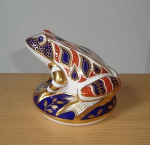 Royal Crown Derby Imari Frog Paperweight Gilt Figure - Picture 1 of 10