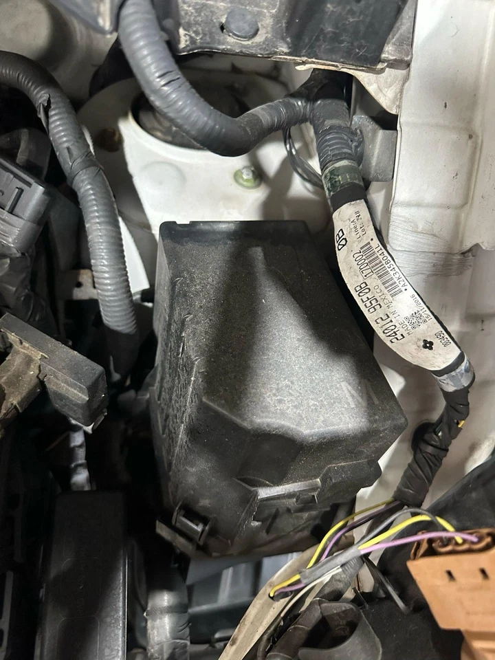 13 14 15 16 17 18 19 20 21 NISSAN NV 200 Engine Fuse Box — 第 1/1 张图片