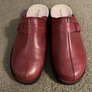 Clarks Collection Clogs Mules Red Leather Buckle Accent Shoes 10 - Picture 1 of 15