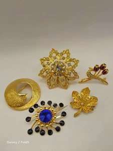 Vintage Brooch Lot x5 – Gold Leaf, Crystal Starburst, Blue Gem, Retro Pin Set - Picture 1 of 5