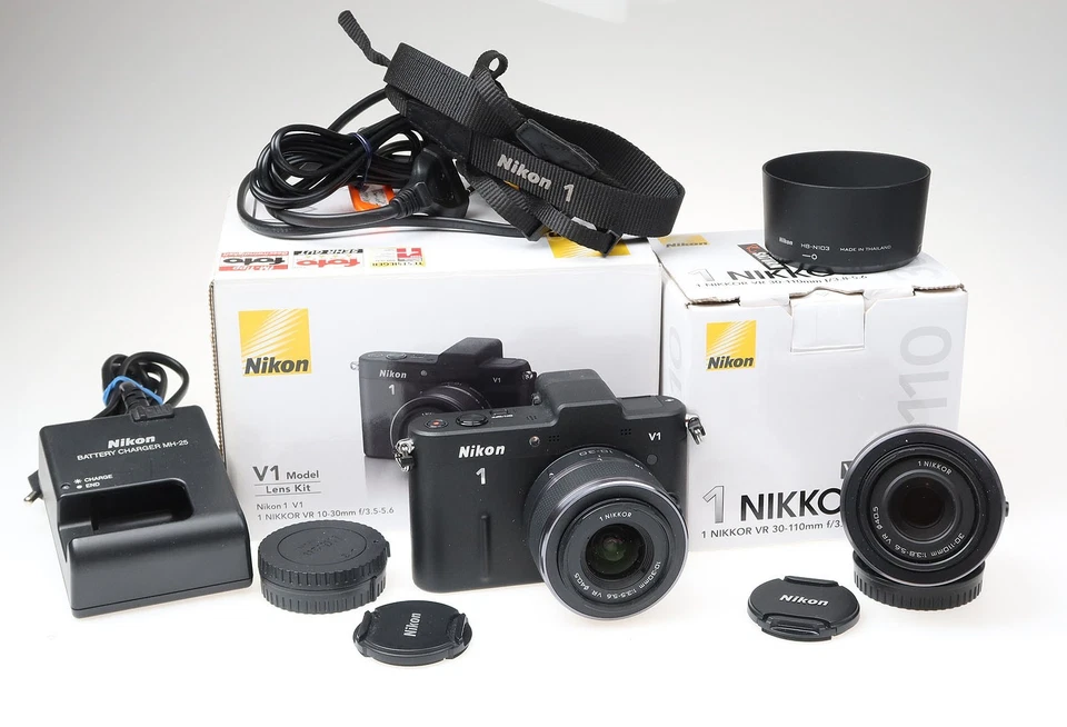 Nikon 1 V1 Kamera 10-30mm f3.5-5.6 30-110mm f3.8-5.6  Objektiv 98191 near mint - Bild 1 von 4