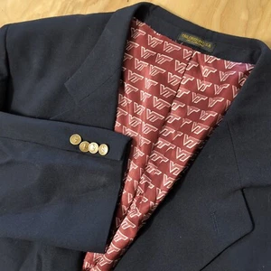 Chaqueta Blazer Para Hombres Virginia Tech En Muy buena condición Botones Dorados Azul Marino Medidas En Foto - Imagen 1 de 9