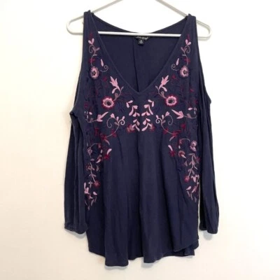 Lucky 品牌刺绣露肩上衣海军蓝紫色花卉 3/4 袖 M 码 — 第 1/4 张图片