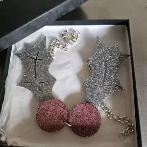 Tatty Devine, Collana Agrifoglio con Dichiarazione di Natale Glitterata - Foto 1 di 6