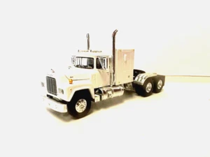 DCP FIRST GEAR 1/64 SCALE R MODEL MACK FLAT TOP SLEEPER, WHITE BLACK FRAME - Picture 1 of 6