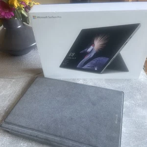 Microsoft Surface Pro, Modelo 1796, i5, Win 10 pro, Teclado, Pluma, Cargador y Caja - Imagen 1 de 19