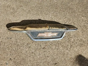 1955 Chevrolet Pickup Truck Hood Emblem 3711969-C-2 OEM - Foto 1 di 5