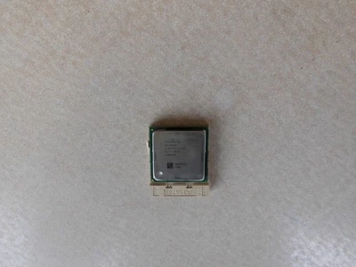 Prozessor Intel Celeron 2,8 GHz Sockel 478 mit Kühlkörper und Lüfter - Bild 1 von 3