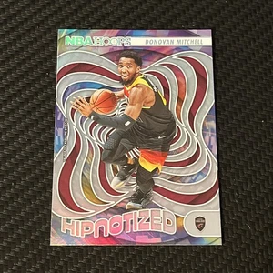 2022-23 Panini Hoops NBA No. 16 Donovan Mitchell Hipnotized - Bild 1 von 2