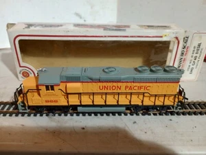 Bachman HO Union Pacific #866 GP 40 Diesel Locomotive - Picture 1 of 4