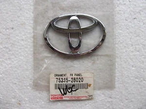 TOYOTA LITEACE/TOWNACE GRILLE FRONT PANEL EMBLEM CHROME(GENUINE)(NOS)75315-28020 - Picture 1 of 2
