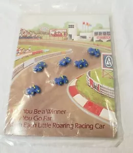 VINTAGE AVON RACING AUTO BOTTONI nuovi e sigillati 6 simpatici bottoni blu su cartoncino - Foto 1 di 8