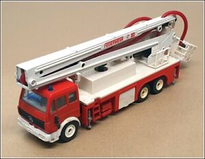 Siku 1/55 Scale 3720 - Mercedes Benz Fire Engine Feuerwehr - Red/White
