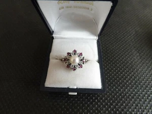 750er Damen Weiß Goldring, 8 Brillanten, 8 Rubine, Perle, 7,4 Gramm 53,4 Gr. - Bild 1 von 6