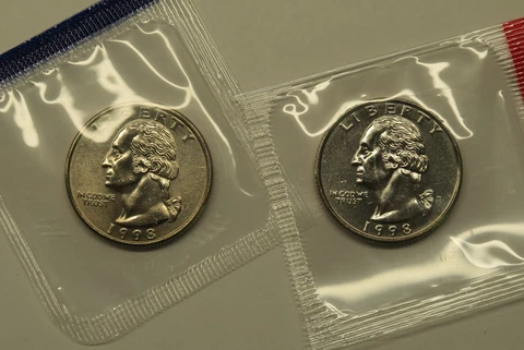 1998 P D Uncirculated Washington Quarters in Mint Cello, Free Shipping Cover