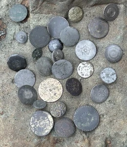 Awesome 30 Buttons From England 1700/1800’s Many Dandy Types Metal Detector Dug - Picture 1 of 13