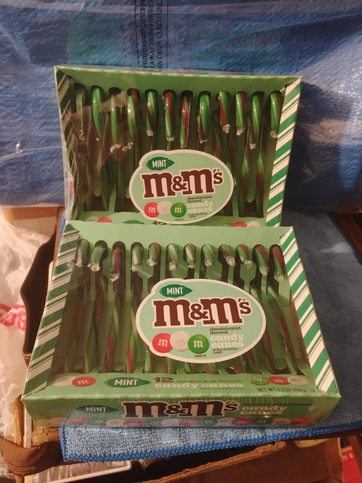 (Paquete de 2) Bastones de caramelo M&M's con sabor a menta chocolate ¡12 unidades edición limitada! Foto 1 de 1