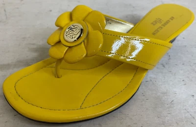 Sandalias para mujer AK Anne Klein con flores iflex talla 8M estilo: WX8 color amarillo Foto 1 de 4