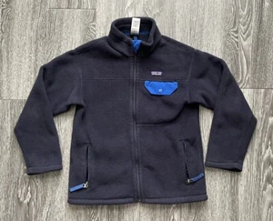Patagonia Synchilla Fleecejacke mit durchgehendem Reißverschluss marineblau Jungen Größe 8 - Bild 1 von 5