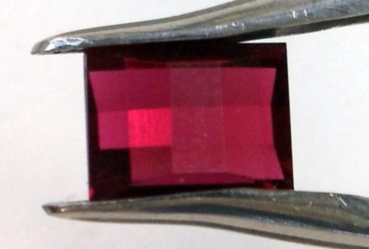 MAN MADE RUBY 9 x 7 MM BAGUETTE CUT ROLL TOP AAA - Image 1 of 1