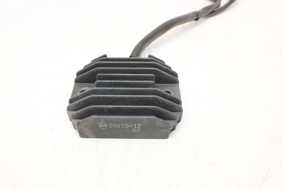 Регулятор напряжения выпрямителя 2001 Kawasaki Ninja Zx6r Zx600j - Изображение 1 из 4