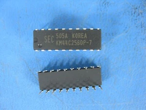 (1) KM44C256DP-7 256K X 4 BIT CMOS DRAM W/ FAST PAGE MODE DIP-20 SOCKET PULLS - Picture 1 of 4