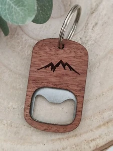 Flaschenöffner Anhänger | Holz Geschenk | Männer Geschenk | Berg Anhänger - Bild 1 von 7