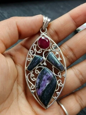 Ciondolo in argento sterling 925 con pietre preziose di caroite autentiche... - Immagine 1 di 4