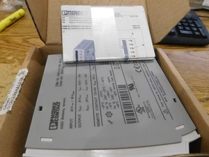 Phoenix Contact: CBM E4 24DC/0.5-10A NO-R Device Circuit Breaker. PN: 2905743. - Picture 1 of 3