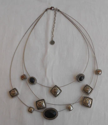 COLLANA TARGHETTA NAPIER PIETRE LUCITE COLORE NERO - Immagine 1 di 3