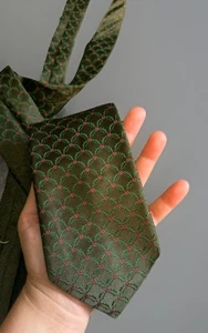 John W. Nordstrom Silk Tie Green Red Holly Berries Christmas Holiday Necktie USA - Picture 1 of 4