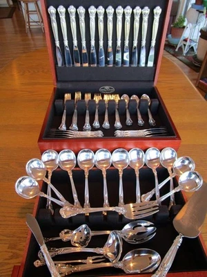 PERFECTO* JUEGO DE CUBIERTOS GORHAM CHANTILLY ESTERLINA*S-12+SERVIDOR-80P*TAMAÑO CENA*COMO NUEVO Foto 1 de 4