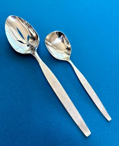 Oneida Community SILVER SANDS Silverplate Textured Pierced Serving Spoon+ MCM - Picture 1 of 4