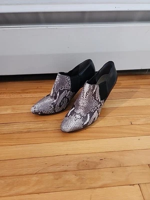 Botines/botines Cole Haan negros Maxfield estampado de serpiente cuero tacón talla 6,5  Foto 1 de 4