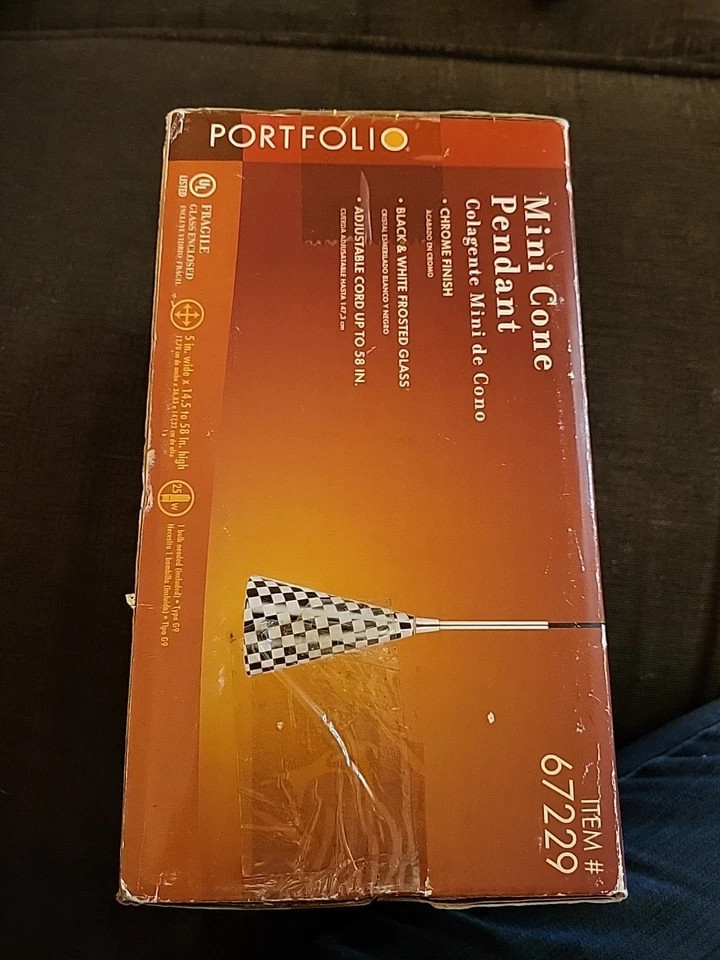 MINI COLGANTE PORTAFOLI #67229 BANDERA/TABLERO A CUADROS ACABADO CROMADO CON CABLE 58 PULGADAS Foto 1 de 1