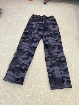 Nuevo - Pantalón largo Husky para niños talla 16 de Children’s Place, color camuflaje nocturno Foto 1 de 4