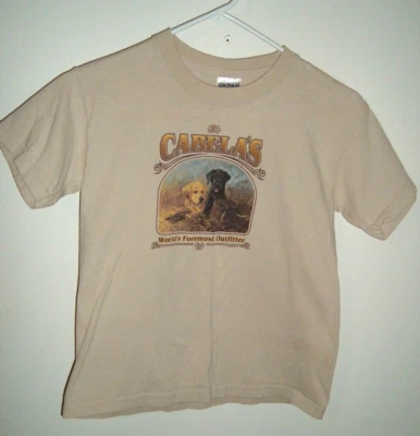 Camiseta Cabelas Juvenil Pequeña "Futuros Perros de Caza" Tostada Gildan Foto 1 de 3