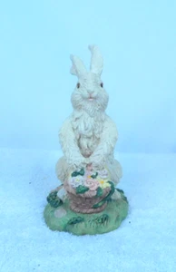 Ceramic Bunny w/ Basket of Flowers 3" x 3" x 6" - Foto 1 di 4