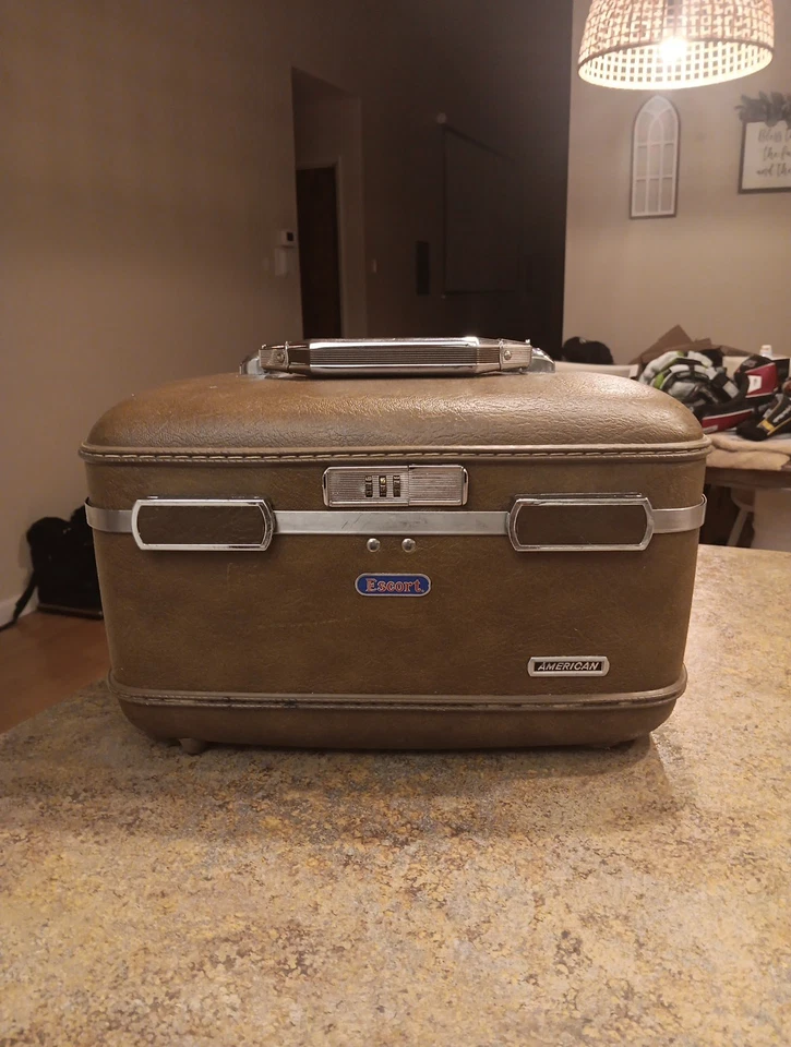 Vintage American Tourister Escort Travel Train Cosmetic Hard Case Luggage - Image 1 of 4