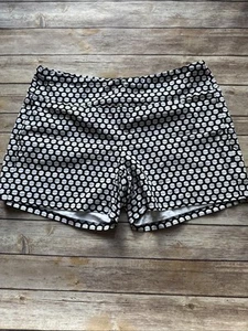 J McLaughlin Athletic Stretch Shorts Women’s Large Black White Pattern - Picture 1 of 6