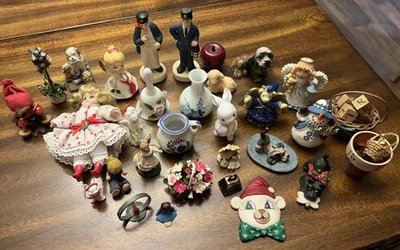 Lote De Colección De 30+ Miniaturas Muñecas, Jarrón, Campana, Perros, Adornos ¡Regalos Únicos!! Foto 1 de 4
