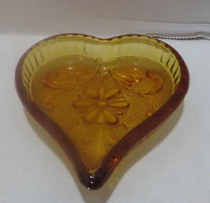 VTG TIARA GLASS HEART SHAPED TRINKET DISH AMBER COLOR - Picture 1 of 3