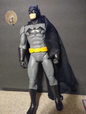 Figura Batman 20" con capa adjunta y brazos y piernas móviles Foto 1 de 4