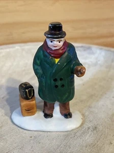 Statuina Presepe Natalizio Vintage Lemax Uomo Con Bagaglio - Foto 1 di 5