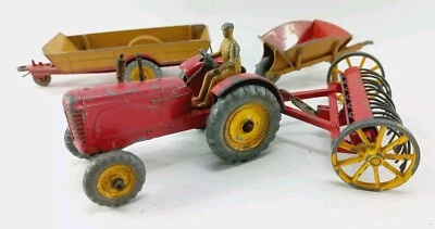 DINKY TOYS 300-MASSEY-HARRIS TRACTOR 324-HAY RAKE 320-TRAILER 105B-WHEELBARROW - Image 1 of 4
