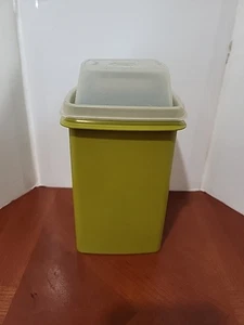 VINTAGE TUPPERWARE GRÜNER EINLEGEEINSATZ UND DECKEL 3-TEILIG GUTER ZUSTAND - Bild 1 von 8
